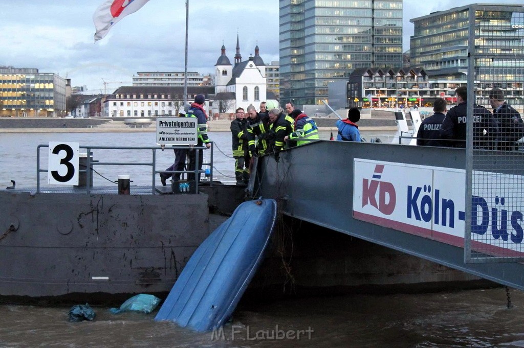 PRhein Koeln Altstadt am Rheinpegel Deutzer Bruecke (JK) P07.jpg